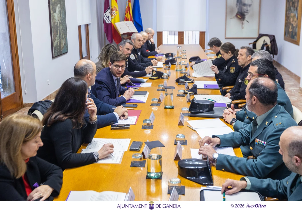 Gandia refuerza la seguridad con más de 1.100 servicios de la Policía Local para las Fallas 2026
