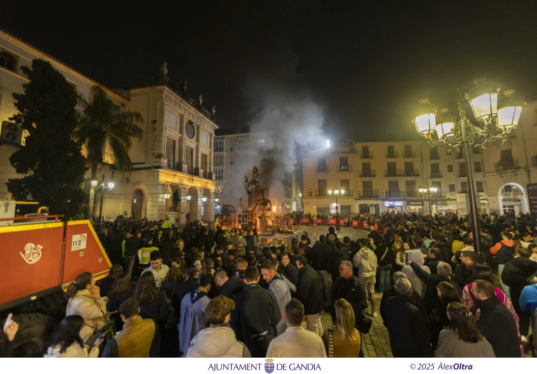 Horarios de 'cremà' de las Fallas de Gandia: Màrtirs, la ganadora, arderá a las 01.30 horas