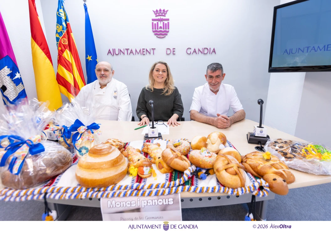 Gandia impulsa las tradiciones de Pascua con una nueva edición de la Muestra Artesanal de Monas y *Panous