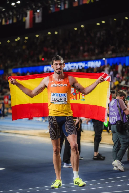 Bellreguard rinde homenaje a Quique Llopis tras su subcampeonato del mundo