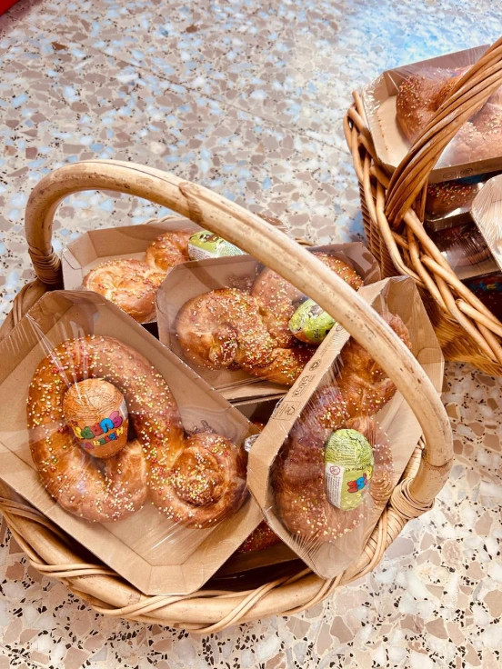 El Ayuntamiento de El Real de Gandia reparte 250 monas de Pascua