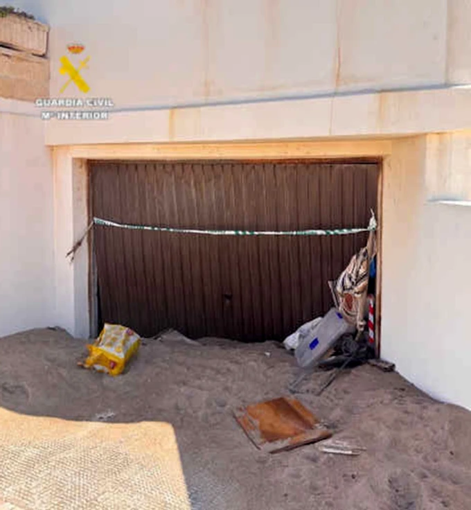 La Guardia Civil detiene a tres hombres por robar en un bar de Tavernes de la Valldigna y allanar una vivienda