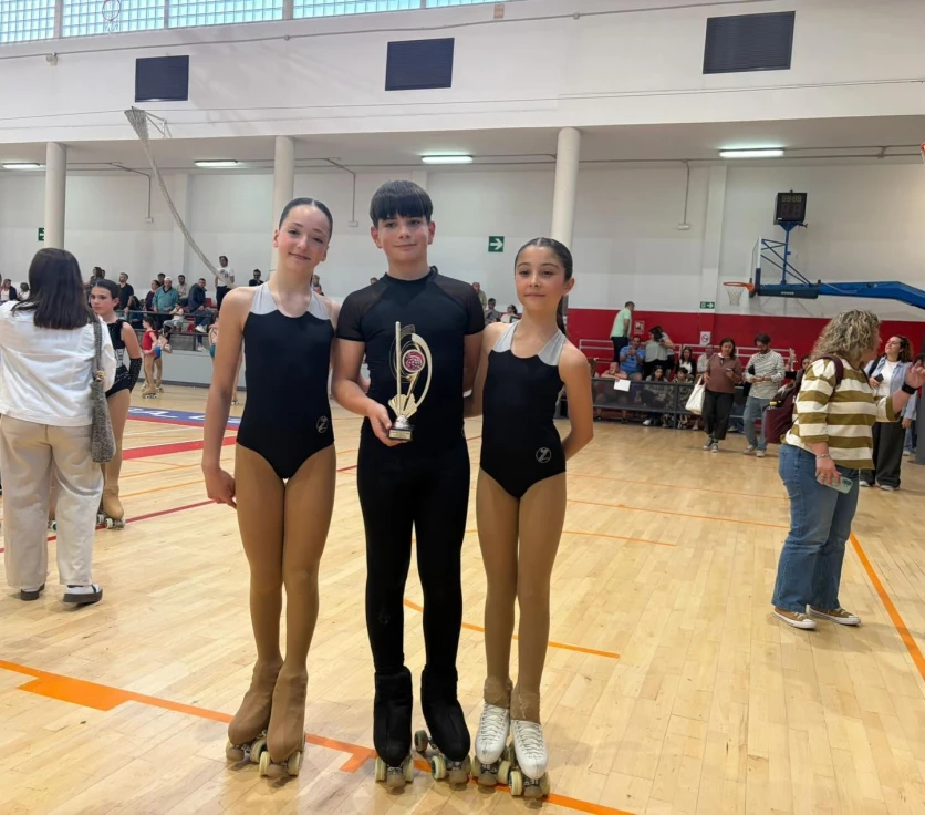 El Club de Patinatge Tavernes Valldigna deslumbra en Alhaurín con Mateo Callejón en el podio