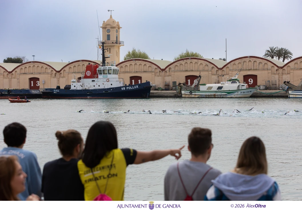 Gandia reúne a cerca de 800 deportistas en un fin de semana de alto nivel de triatlón y aquatlón
