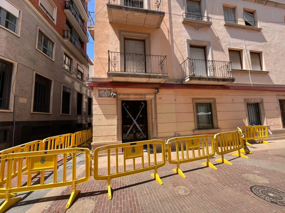 Cerrado el antiguo edificio de Correos de Gandia tras detectarse daños en dos puntos estructurales