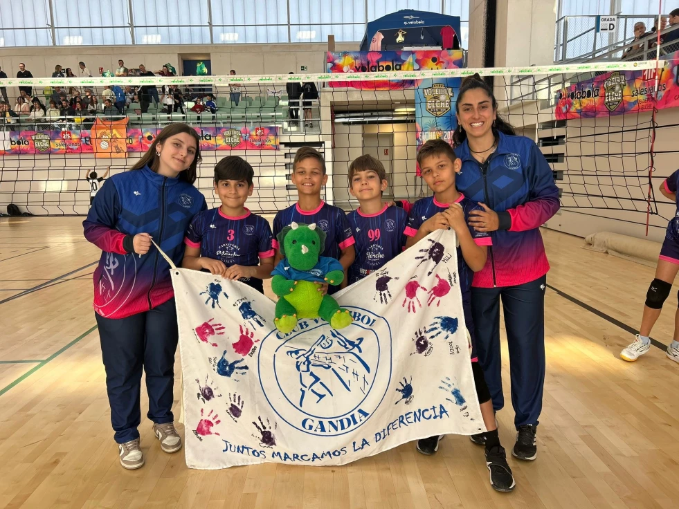 La cantera del Club Voleibol Gandia brilla en las competiciones autonómicas