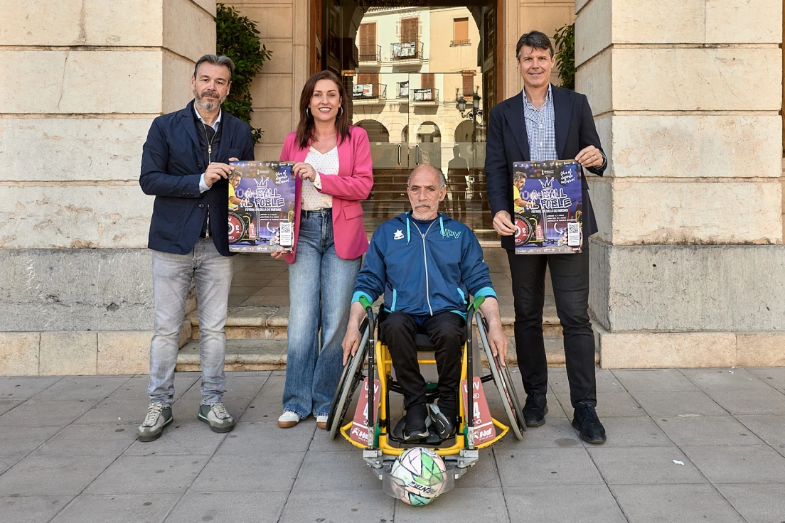 Gandia celebra una jornada de deporte inclusivo con fútbol adaptado en el polideportivo municipal