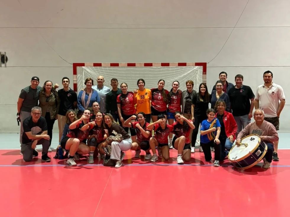 El equipo juvenil femenino del Club Handbol Oliva alcanza la final de la Copa Federación tras una gran victoria