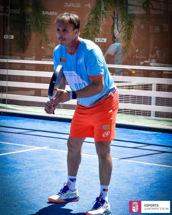Oliva celebra el subcampeonato de España de pádel de Guillermo Ponzoda con la selección valenciana de veteranos