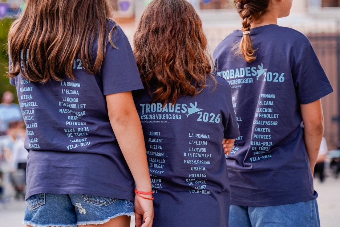 Potries mantiene la Trobada y la convierte en altavoz de la huelga educativa
