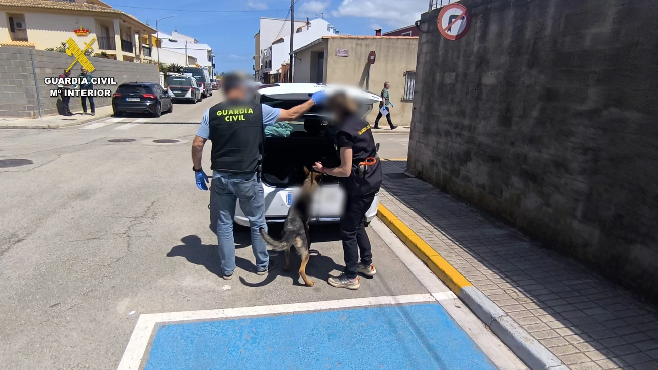 La Guardia Civil detiene a tres hombres cuando intentaban robar en un cajero automático de Benifairó de la Valldigna