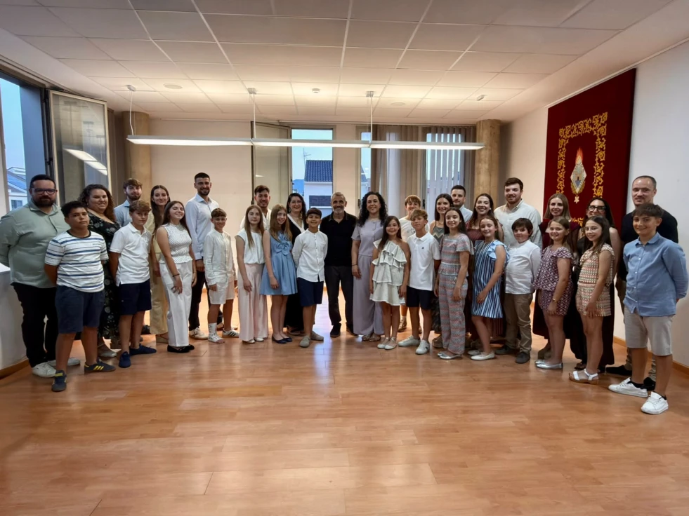 Gandia presenta a la Corte de Honor que acompañará a las falleras mayores 2027