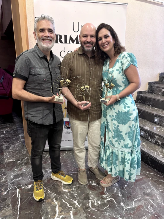 El grupo de teatro amateur de Gandia  Ambfiteatre recibe varios galardones en la XXI edición de ’Una Primavera de Teatro’.