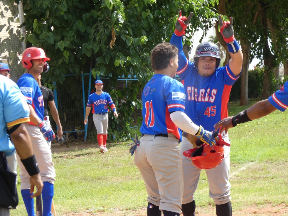 Tigres de Gandia firma su sexta victoria consecutiva y mantiene el liderato invicto en el Nacional de Béisbol 2026