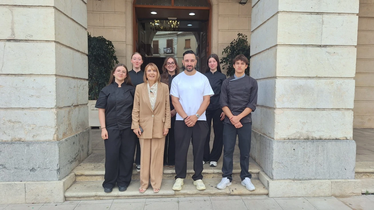 Gandia recibe a cinco estudiantes franceses para realizar prácticas en la hostelería local