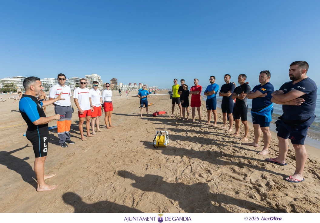 Gandia acoge una jornada de formación conjunta entre la Policía Local y Cruz Roja
