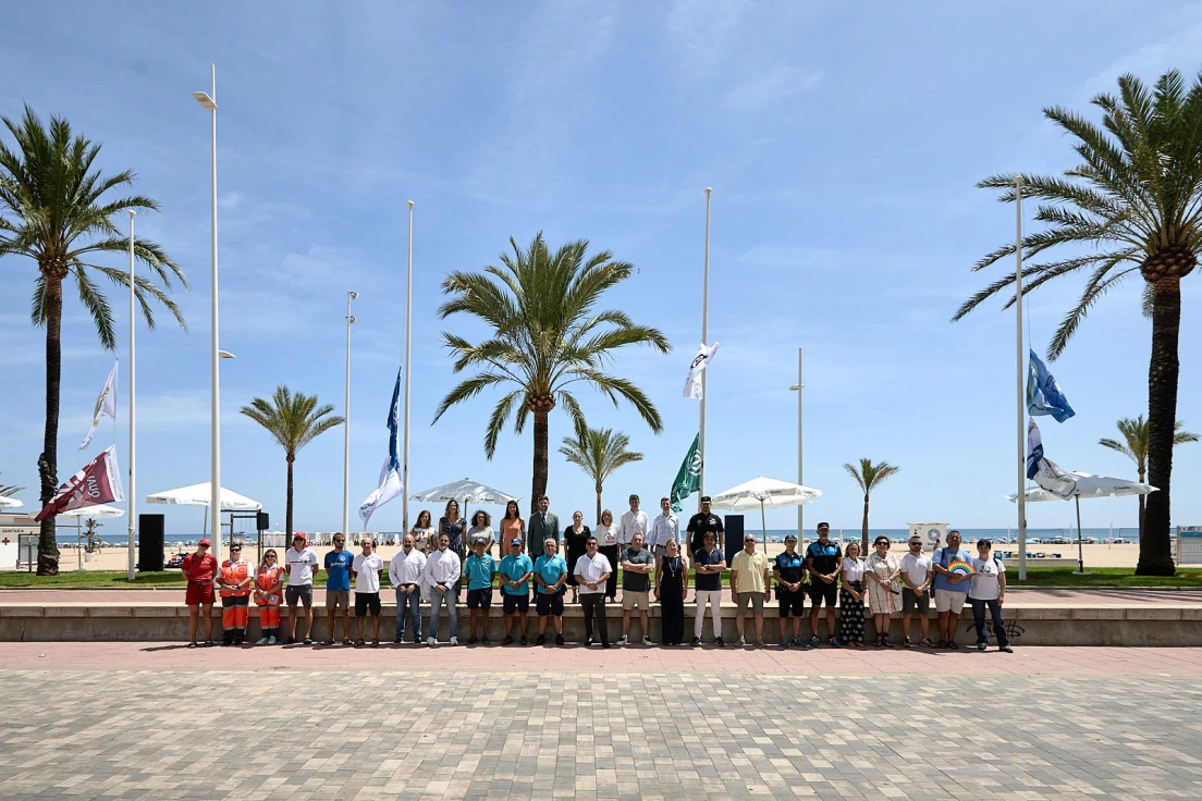 Ya ondean en la Playa de Gandia todos los distintivos de calidad turística