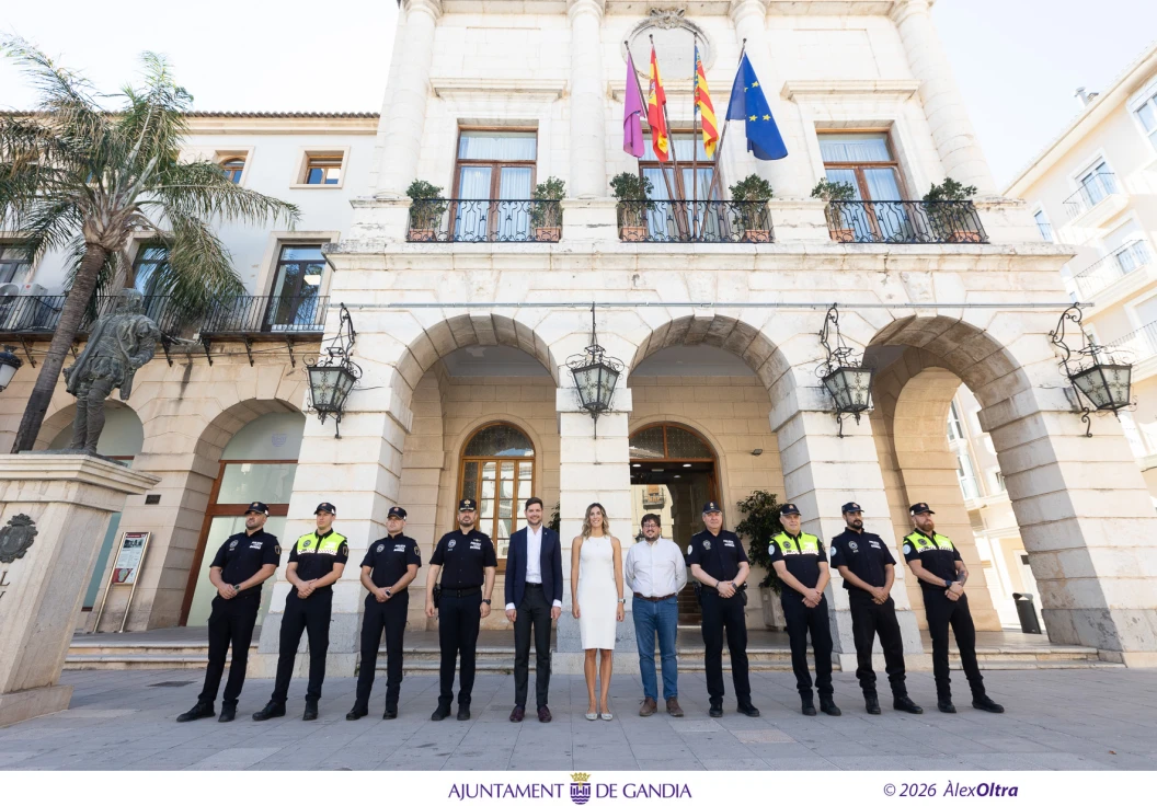 Gandia incorpora seis nuevos agentes a la Policía Local para reforzar el dispositivo de verano