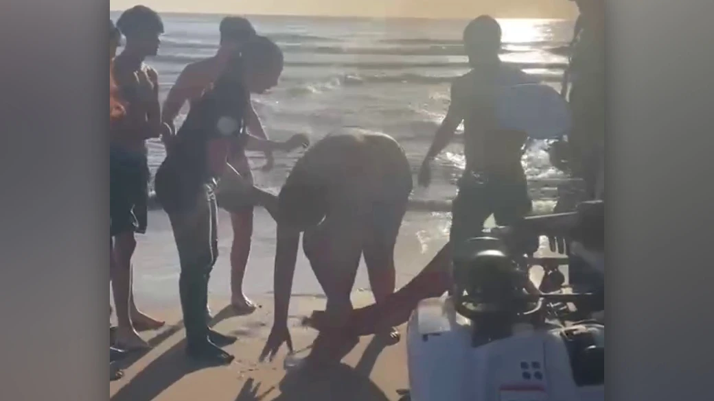 Rescatados tres bañistas con dificultades en la playa de Gandia
