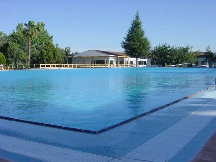 Oliva cierra las piscinas municipales por presencia de excrementos