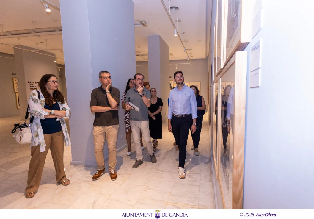 Dos exposiciones abren la oferta cultural de la Universitat d’Estiu de Gandia