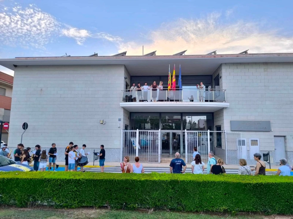 Benirredrà iza su nueva bandera oficial