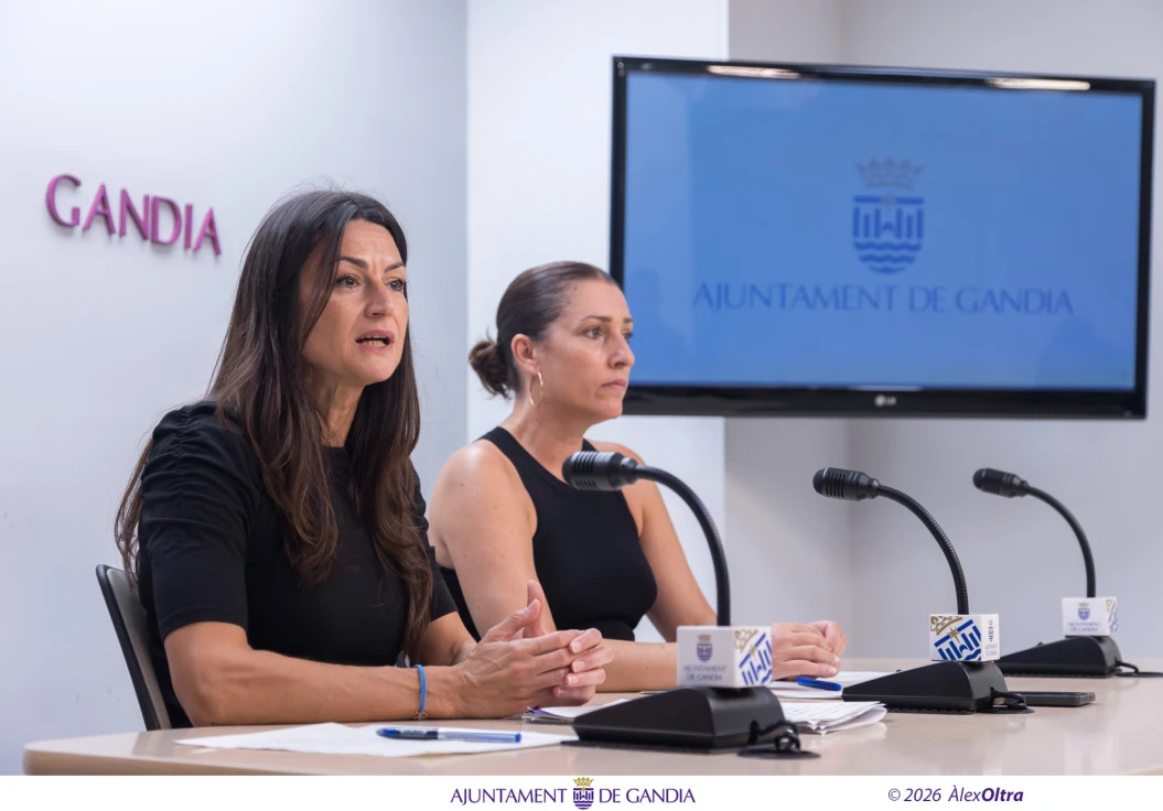Gandia aprueba definitivamente llevar a los tribunales la subida del canon de Costas a los locales de la playa
