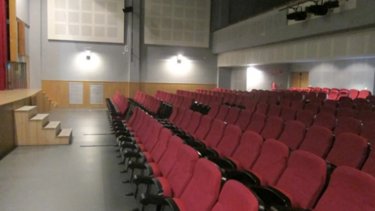 Xeraco prepara un proyecto técnico para modernizar el Auditorio de la Casa de la Cultura