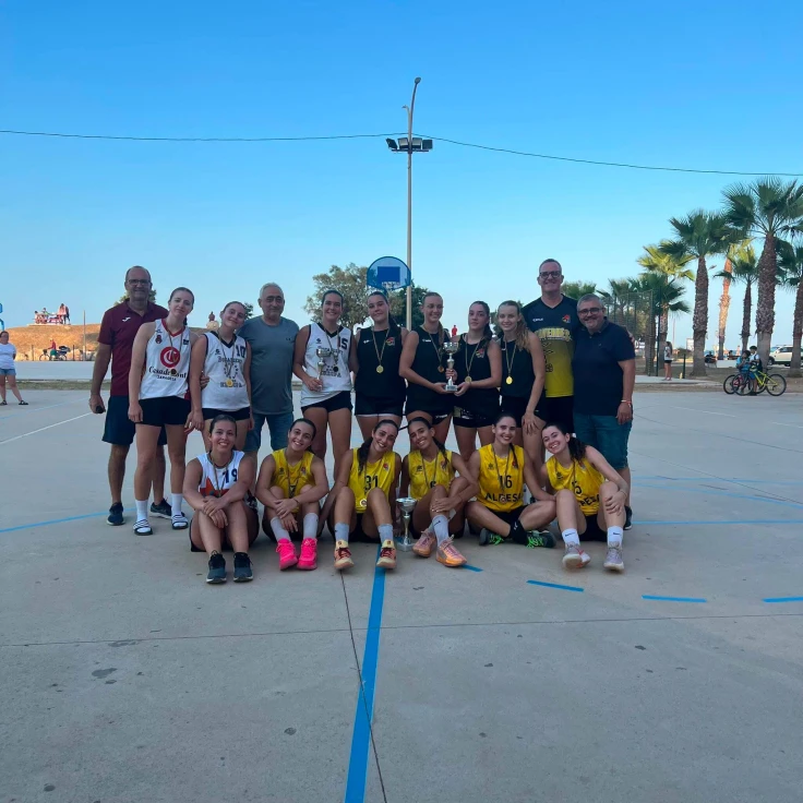 Tavernes de la Valldigna corona a las campeonas del campionat femení de bàsquet 3x3