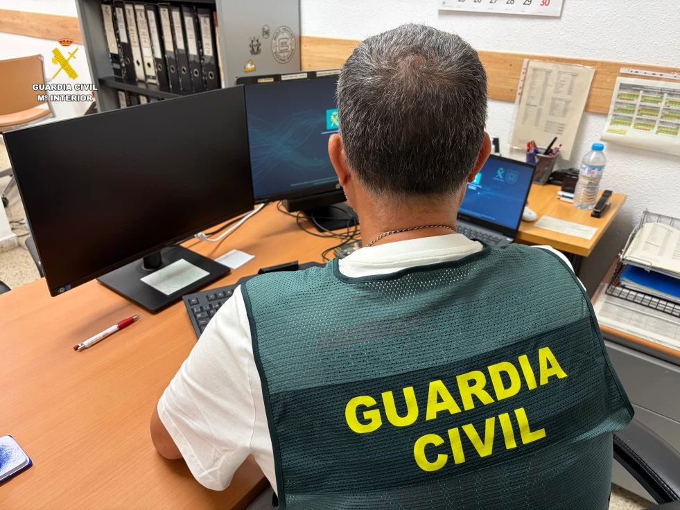 Detenido un empleado bancario en Gandia, presuntamente, acusado de estafar 25.000€ a una clienta de avanzada edad