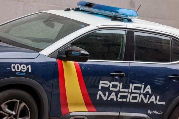 Tres menores detenidos por presuntamente agredir a dos jóvenes en la playa de Gandia