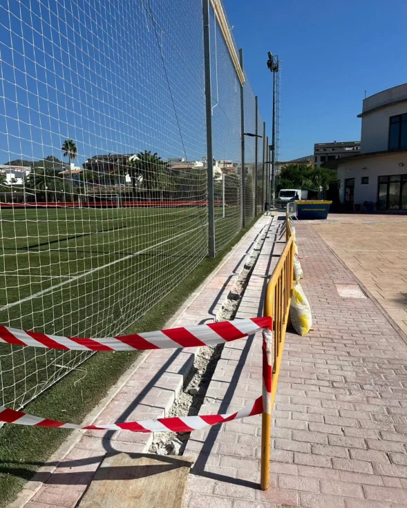 Ròtova mejora el sistema de riego del campo de fútbol municipal