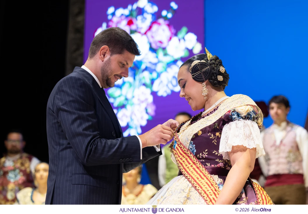 Lidia Marín Marzal emociona en su presentación como Fallera Mayor de Gandia 2027
