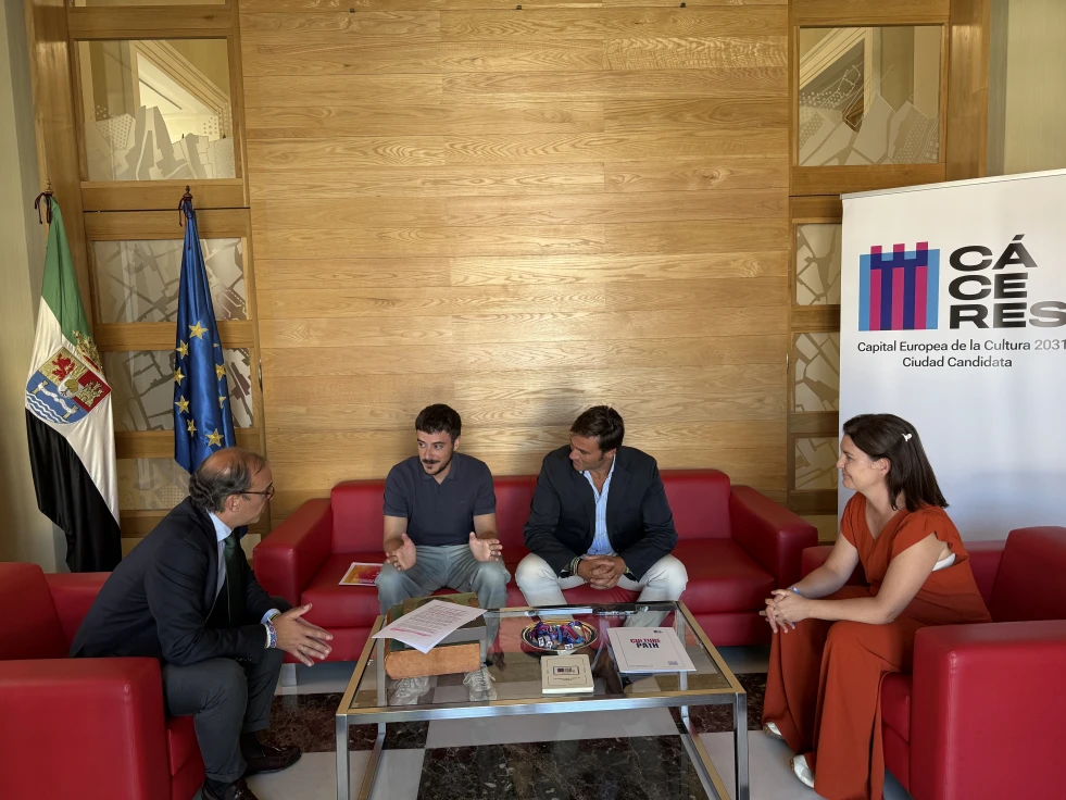 Potries abre una vía de cooperación cultural con Cáceres
