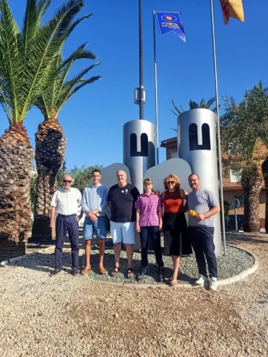 La Font d'en Carròs rinde homenaje a su historia con nuevas esculturas de los caballeros de la familia Carròs