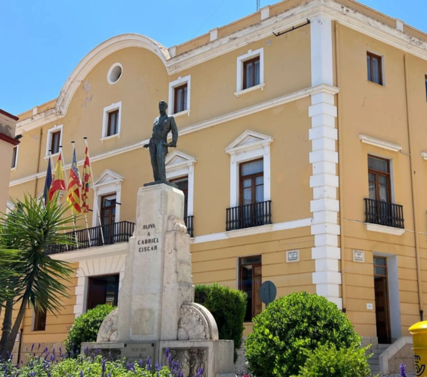 Queda aprobada en Oliva la plantilla y relación de puestos de trabajo públicos 2027