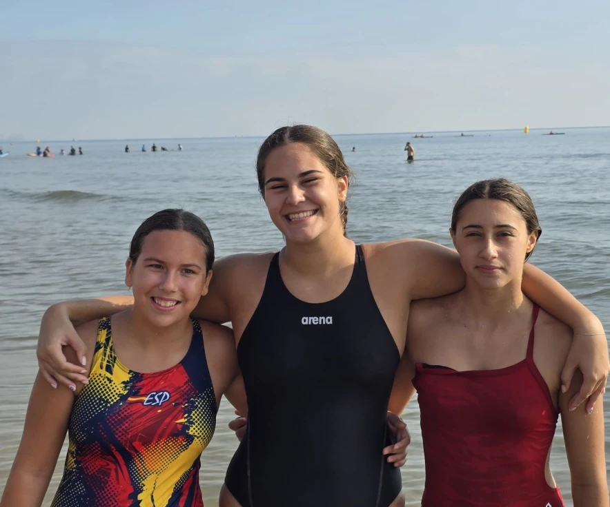 Tres deportistas del Club de Natació Oliva brillan en la X Travesía Clara Morales