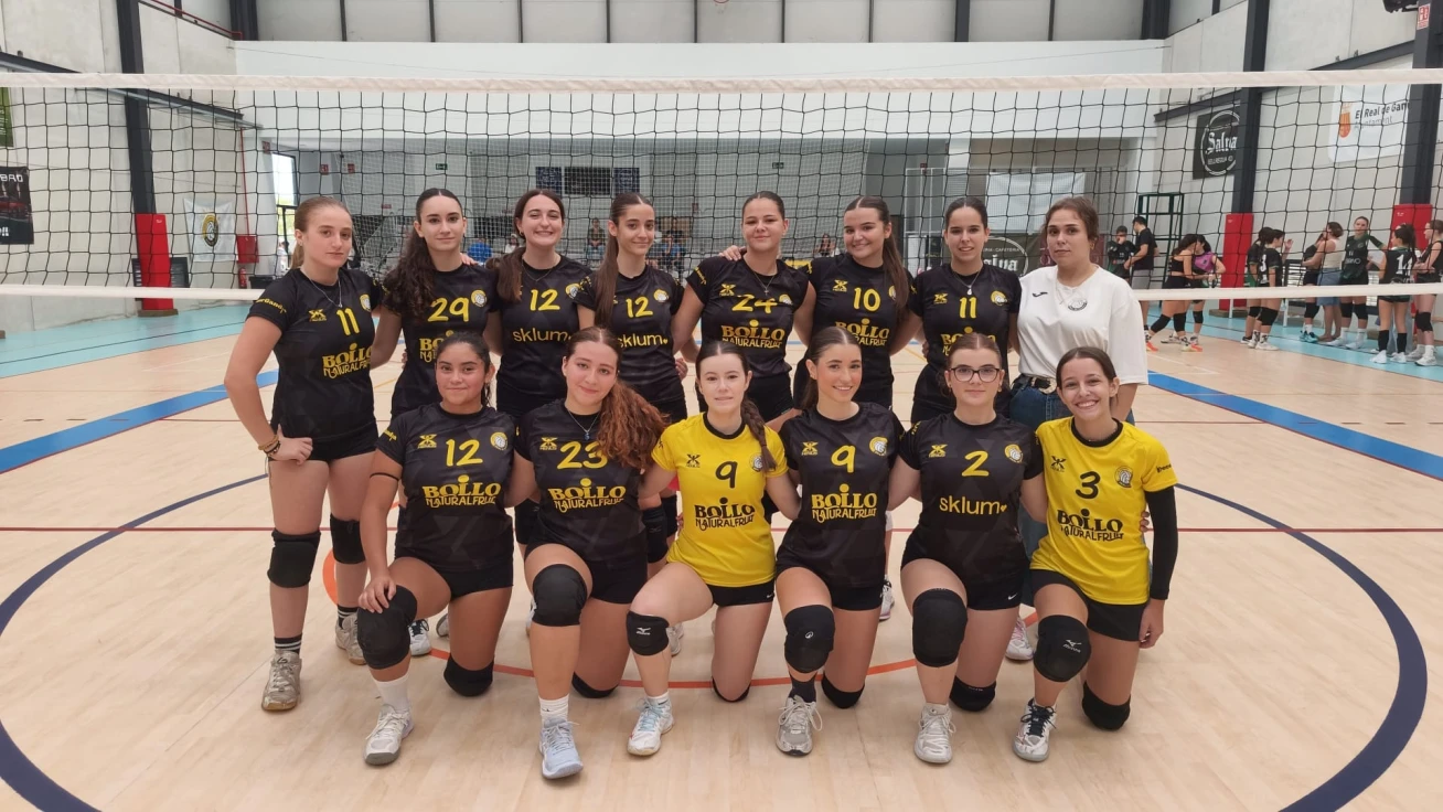 El Club Voleibol Real de Gandia suma victorias y experiencia en una jornada de contrastes