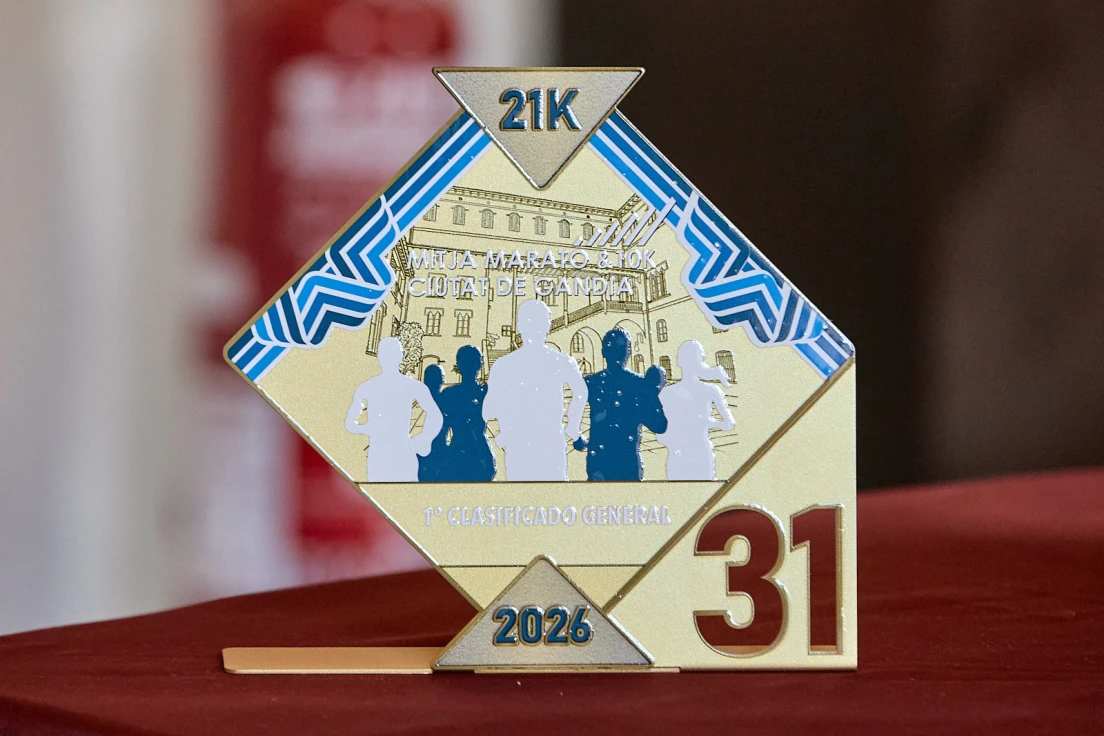 La Mitja Marató y 10K de Gandia rinde homenaje al Palau Ducal en las medallas y trofeos de su 31ª edición
