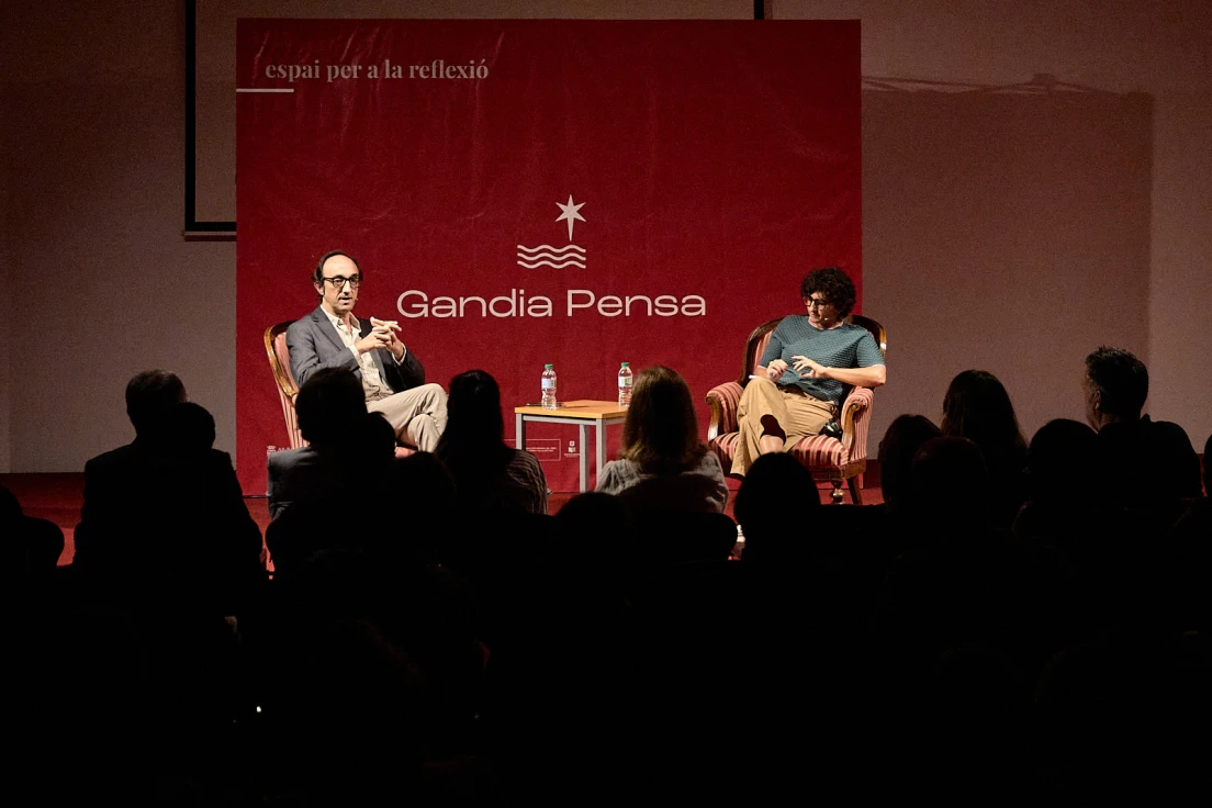 Gandia Pensa analiza los retos éticos de la inteligencia artificial con Agustín Fernández Mallo y María Jesús Espinosa