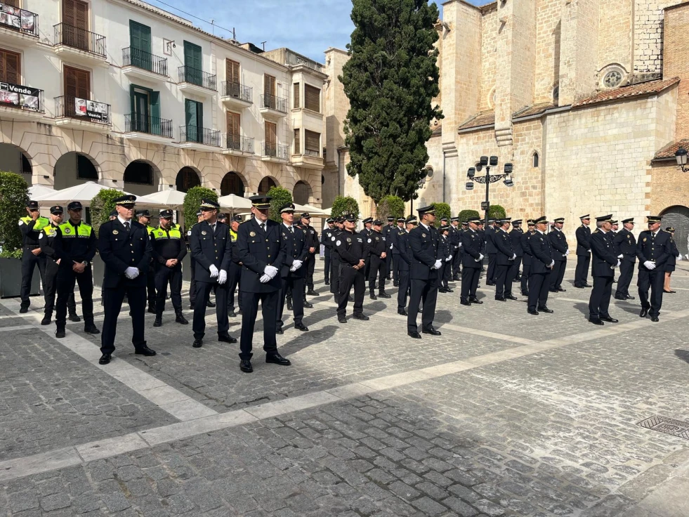 Gandia reconoce la labor y la trayectoria de la Policía Local en su día institucional