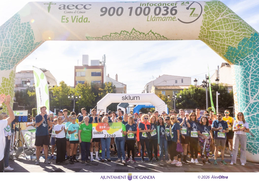 Más de 4.600 personas participan en la RunCáncer de Gandia
