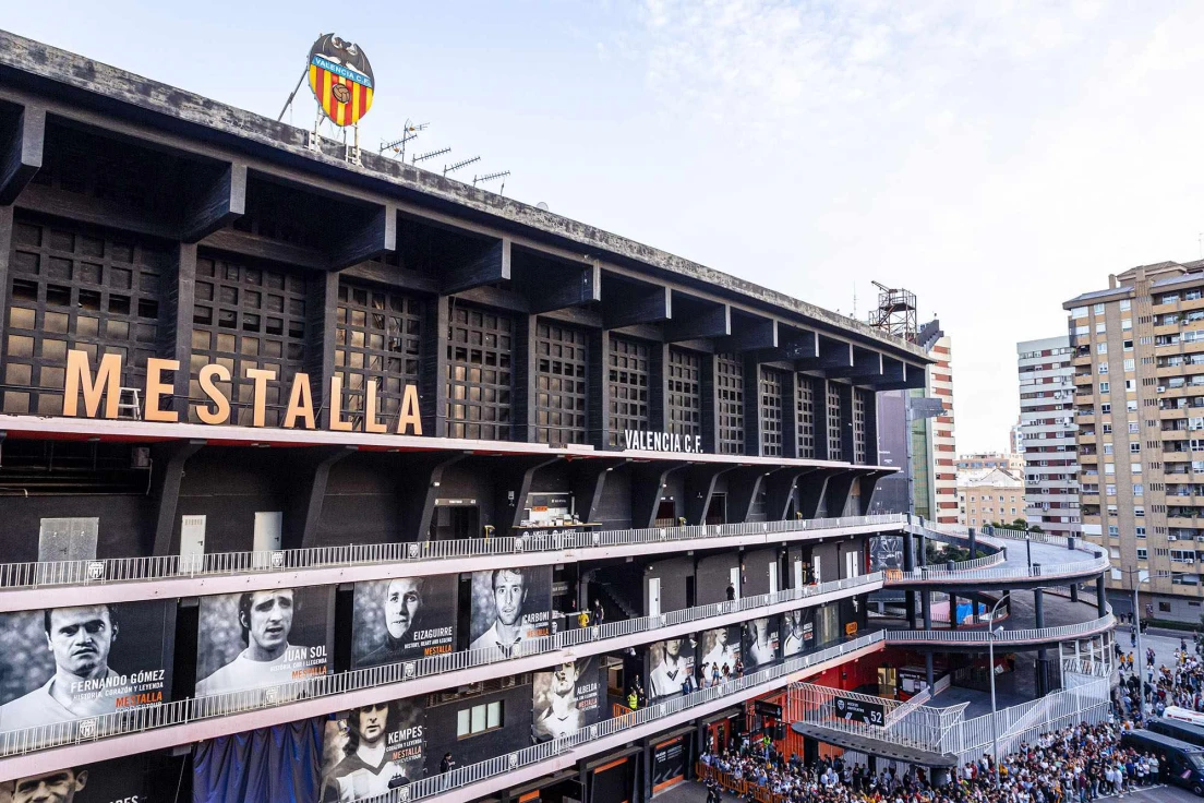 Mestalla se prepara para vivir esta noche el histórico duelo entre la UE Tavernes y el Valencia CF de Copa del Rey