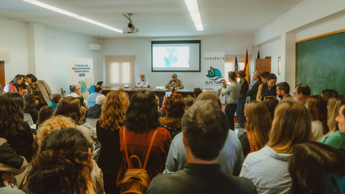 Más reconocimiento institucional y financiamiento estable: La Mancomunitat de la Safor comparte las reivindicaciones en Tuéjar