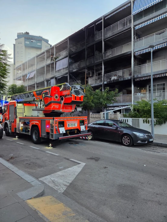 Once heridos, entre ellos una abuela y un niño, en un incendio en un apartamento en la playa de Gandia