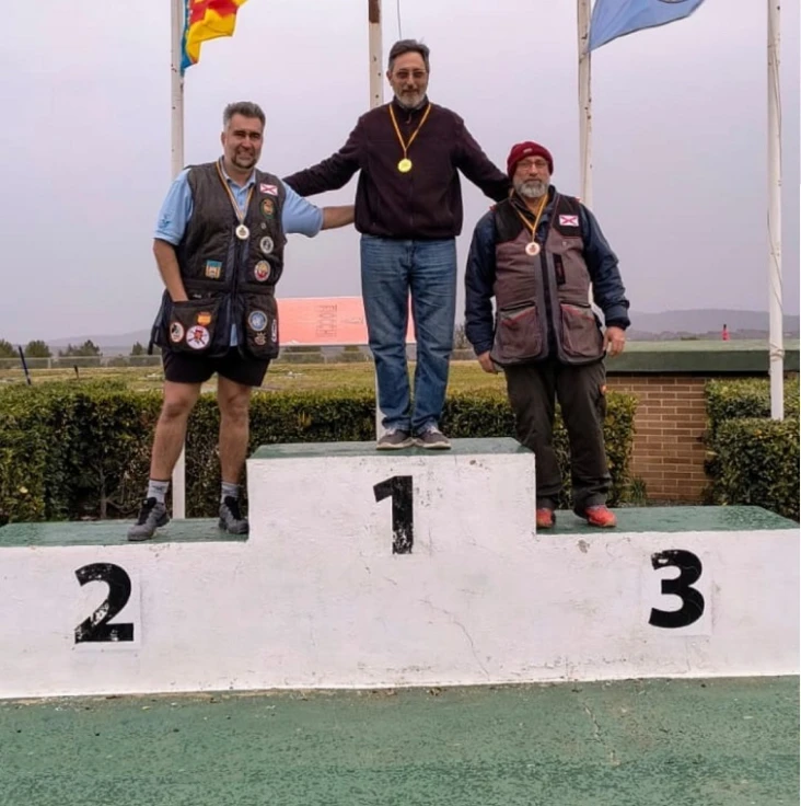 El Ayuntamiento de Oliva felicita a Juan Luis Martín por sus éxitos deportivos en el Campeonato Autonómico de Lanzamiento con Armas Históricas