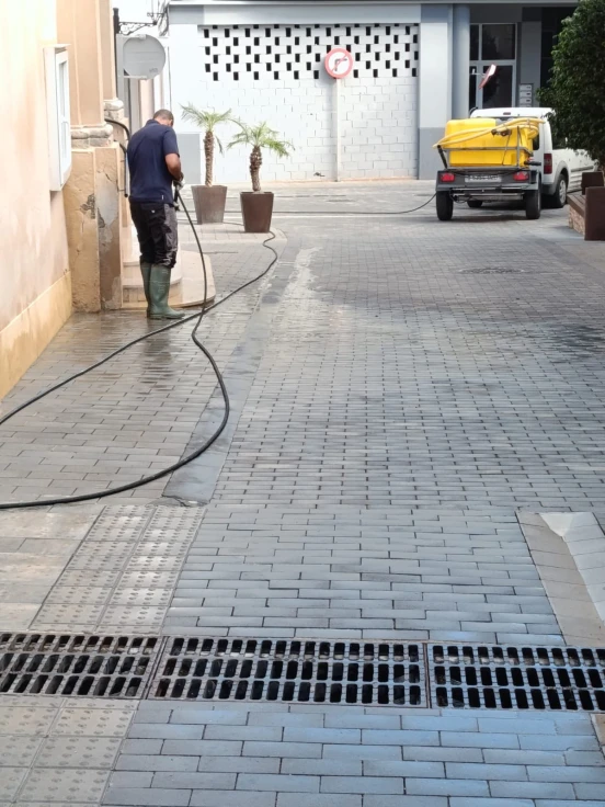 Piles refuerza el servicio de limpieza en calles y espacios públicos