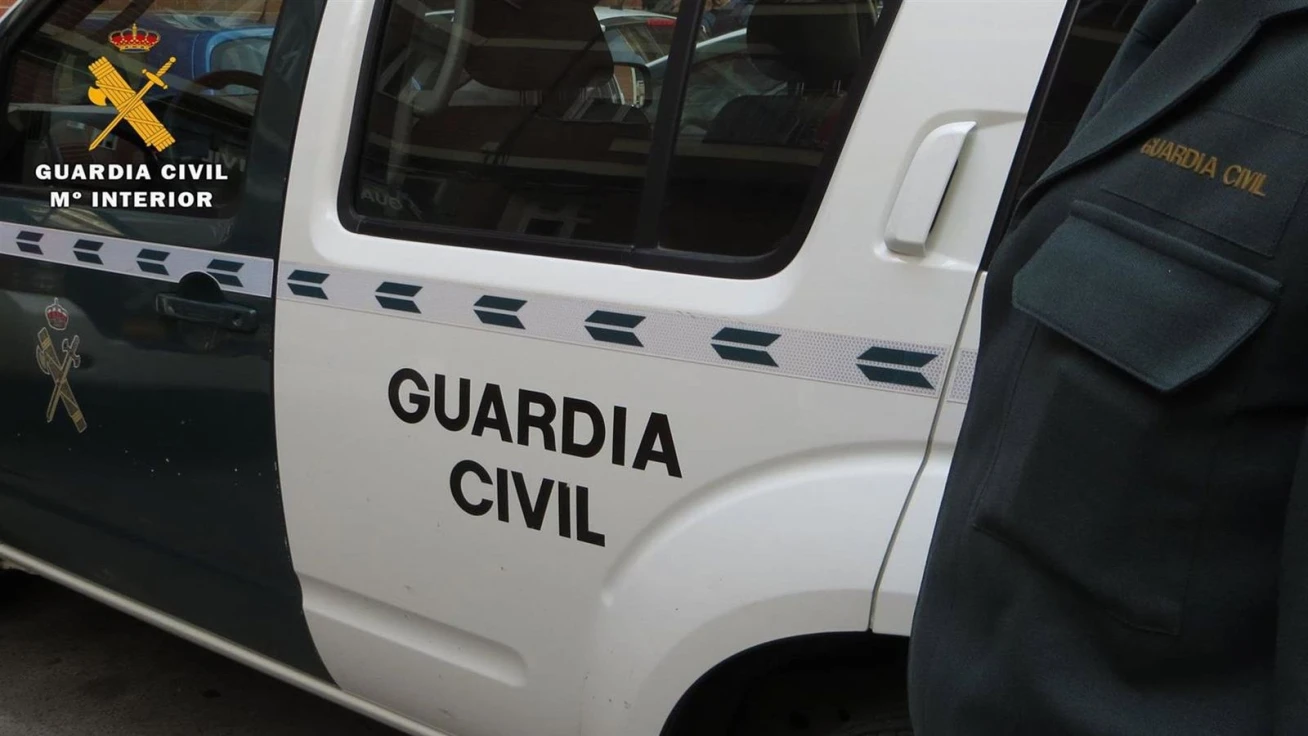 Un accidente deja un vehículo volcado y un herido en La Font d’en Carròs