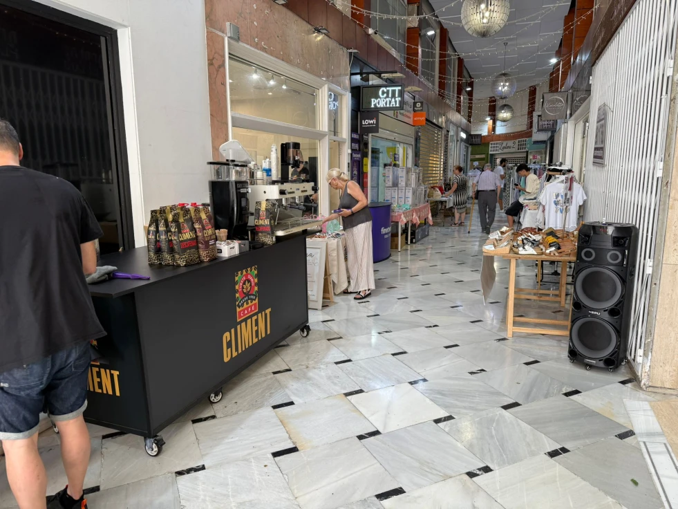 El Pasaje Brunel organiza la II Feria Outlet de moda y artesanía