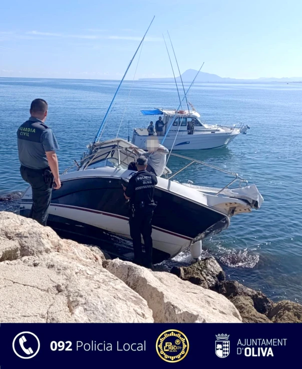 Policía Local y Guardia Civil intervienen en un incidente marítimo en Oliva